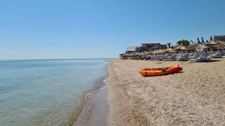 plaja aproape goala, seara si dimineata (8)