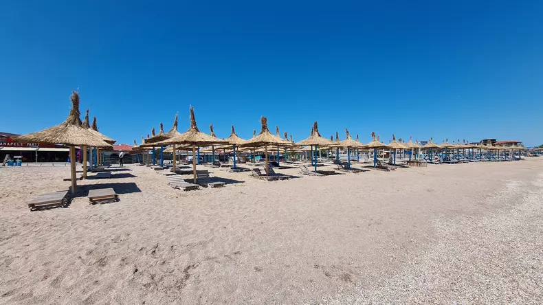 plaja aproape goala, seara si dimineata (9)