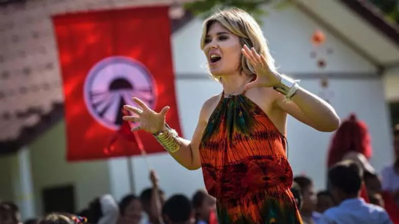 gina-pistol-intoarcere-la-asia-express-4