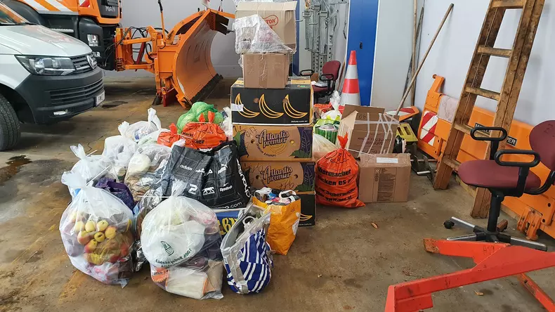 zoll-beschlagnahmte-im-kampf-gegen-tierseuchen-840-kg-lebensmittel-auf-autobahn51795240082o