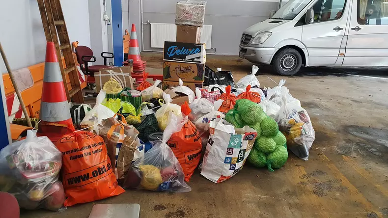 zoll-beschlagnahmte-im-kampf-gegen-tierseuchen-840-kg-lebensmittel-auf-autobahn51796309308o