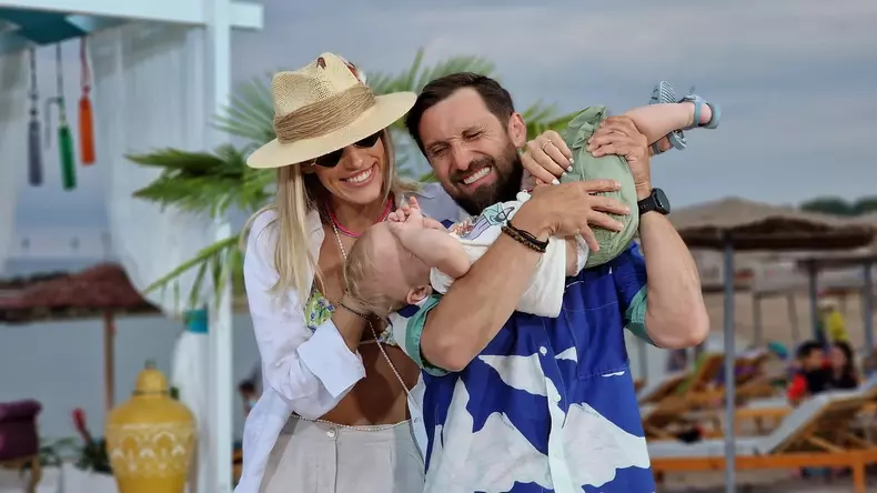 dani-otil-la-mare-cu-familia-1