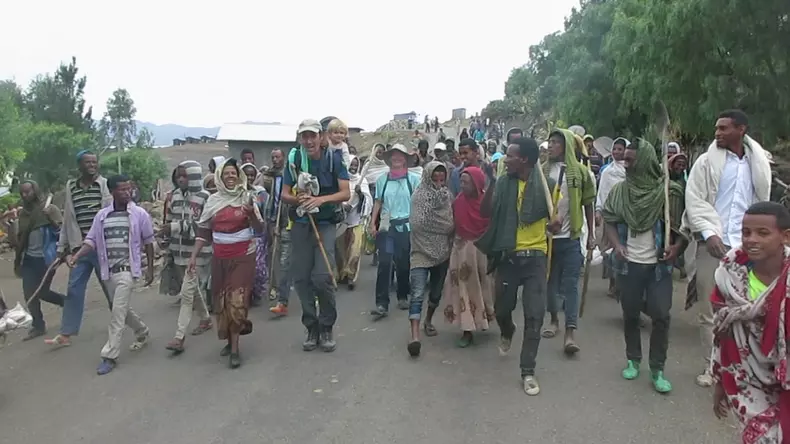 le-peuple-ethiopien-avec-la-terre-en-marche