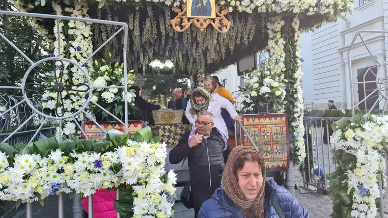 generice-baldachin-si-pelerini-3-1