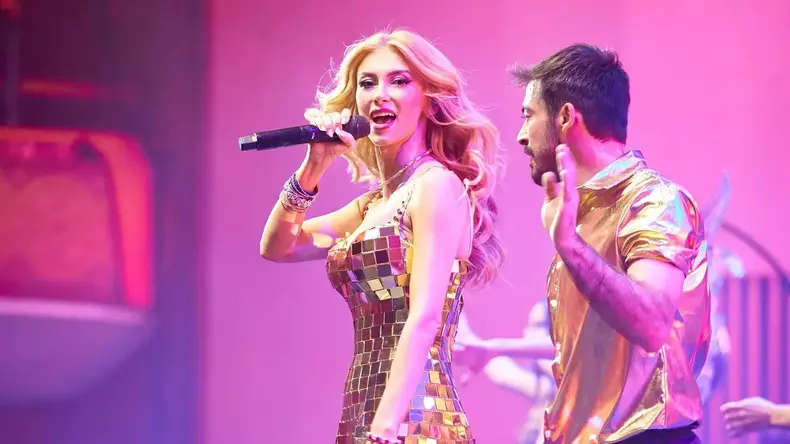 VIDEO Andreea Bălan, adevărul despre relația cu Petrișor Ruge, coregraful ei. „Este satelitul meu, adică el gravitează în jurul meu. Nu a vrut să se ducă la un alt artist”