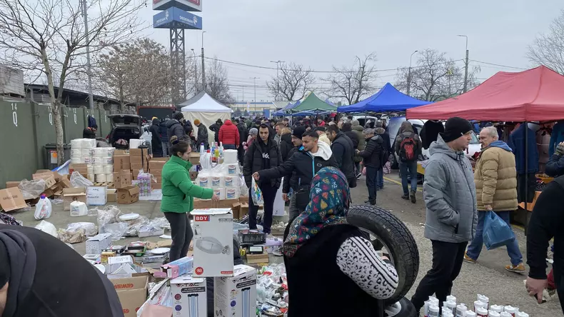 Reportaj în târg. La cel de vechituri de la Valea Cascadelor, din sectorul 6, București. FOTO: Libertatea