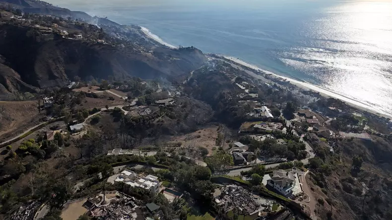 Mel Gibson loses his home in the Malibu Fires