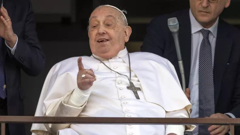 Papa Francisc, în vârstă de 88 de ani, traversează o perioadă bună, după ce la un moment dat era să moară