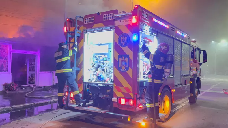 incendiu-cartierul-micro-39a-galati-bulevardul-henri-coanda-2