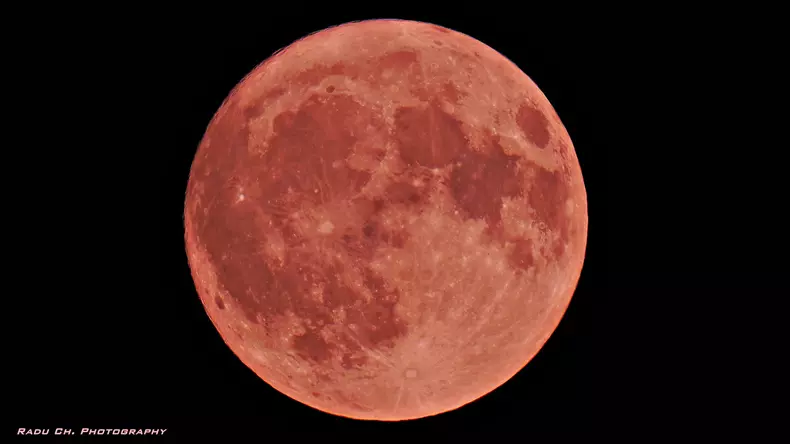 luna-capsuna-romania-foto-facebook-radu-ch.-photography