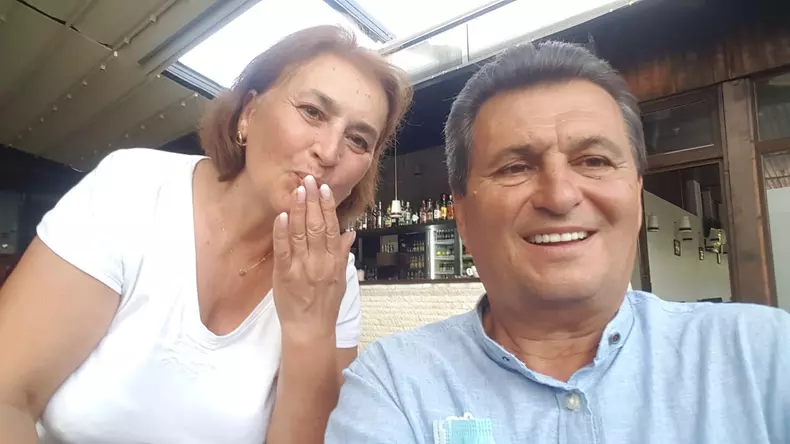 Nea Marin si sotia
