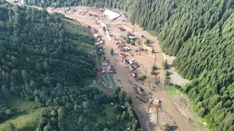 Inundatiile din Suceava, vazute din drona (4)