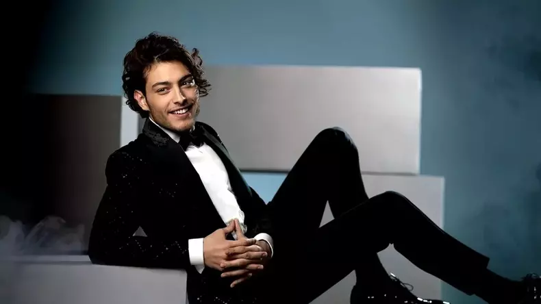 Toto Dumitrescu are 28 de ani