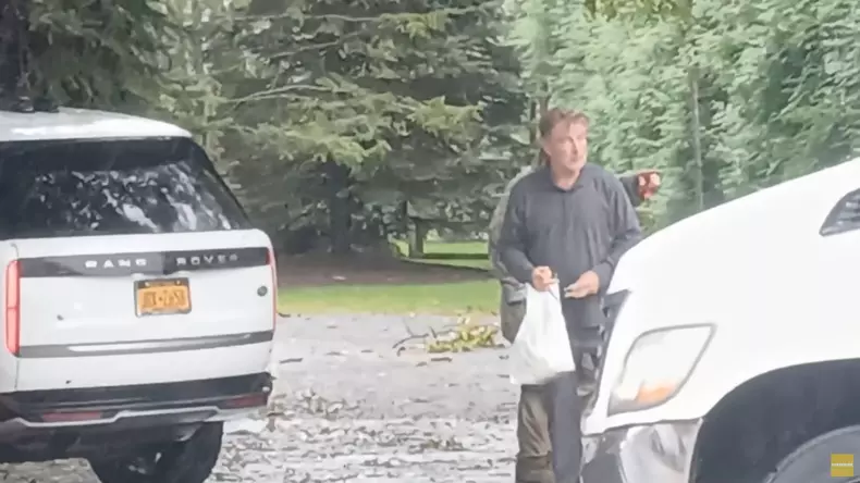 alec baldwin dupa accidentul rutier captura youtube (3)