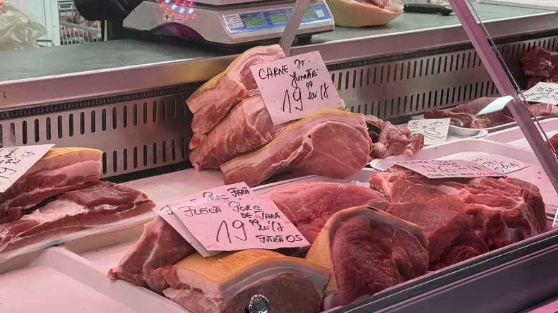 Carne de porc in Piata Obor_ (2)