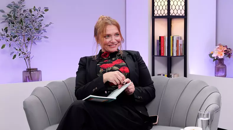 4. Cristina Cioran - prezentatoare tv și actriță - făcută -