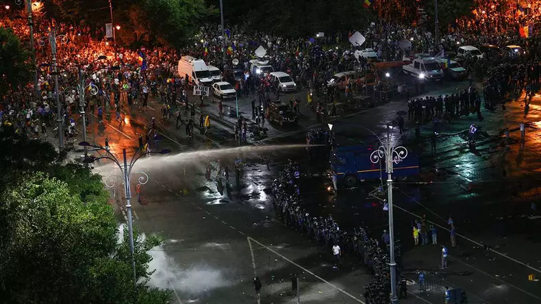 5 luni până la prescrierea faptelor în „Dosarul 10 August”. Foștii șefi ai Jandarmeriei, audiați după 8 ani de la violențele din Piața Victoriei- (12)