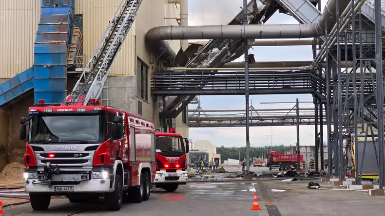 incendiu-fabrica-Kronospan-brasov-22-iulie-2026 (2)