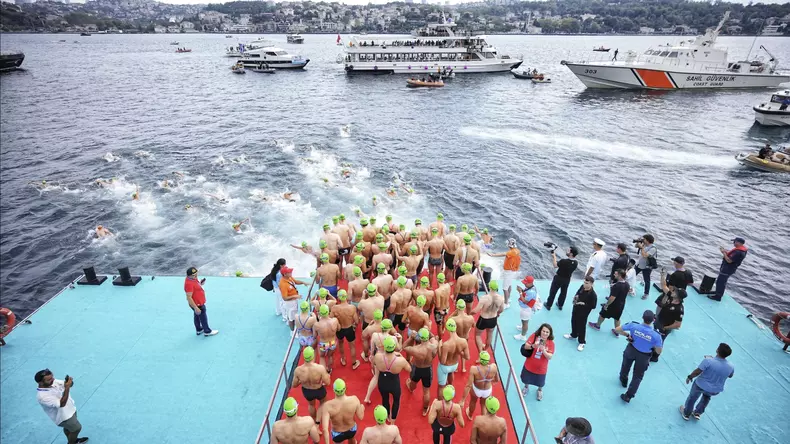 Bosphorus Cross-Continental Swimming Race (1)