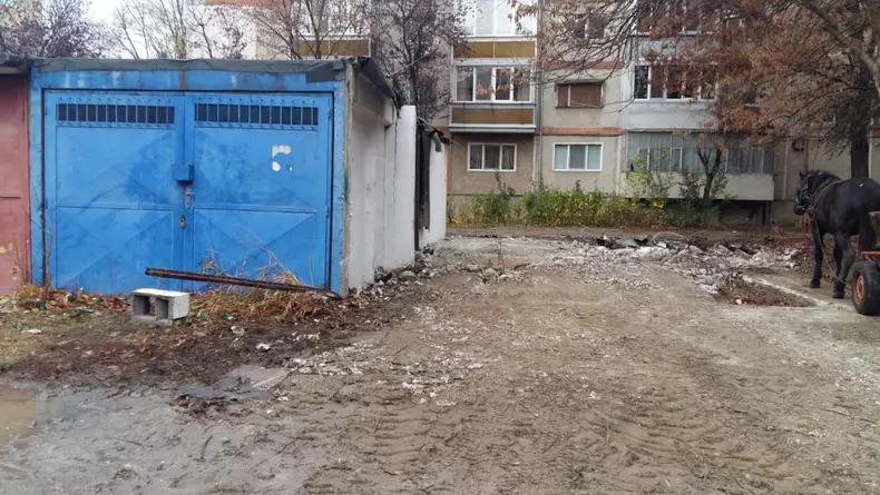 Primăria Timișoarei demolează garajele dintre blocuri, devenite focare de infecție