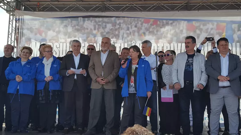 60046424_2048304682139201_1303446454630612992_o