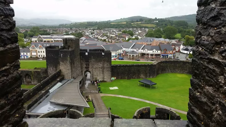 Imagine dintr-unul din turnurile Castelului Caerphilly