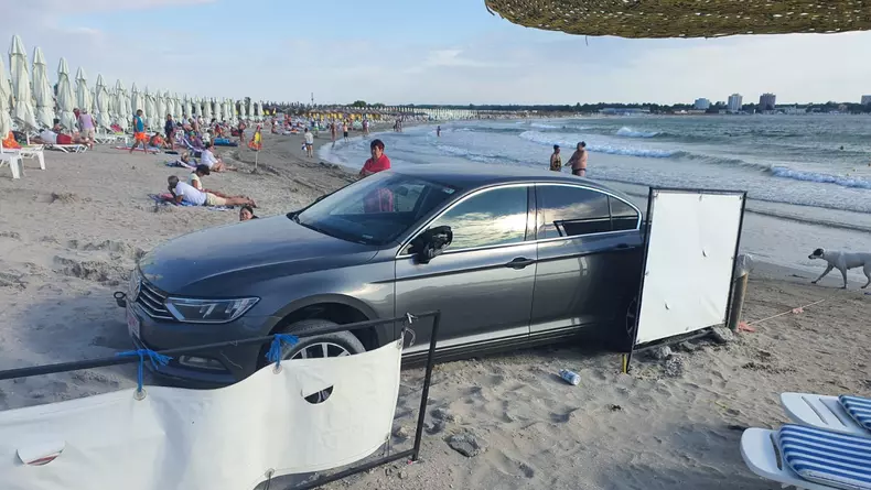 masina pe plaja (2)
