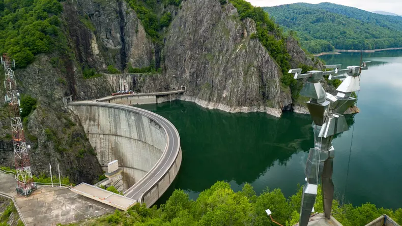 Vidraru,Dam,-,Aerial,View,On,A,Cloudy,Day