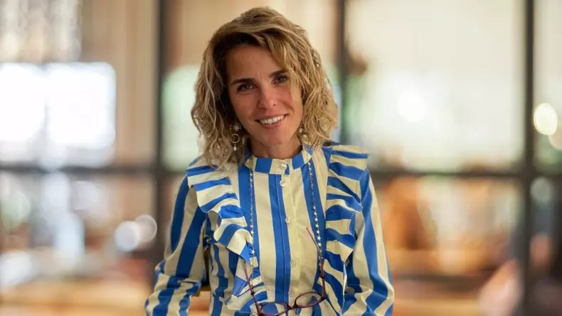 Cristela Georgescu, soția candidatului independent Călin Georgescu. Foto Facebook Cristela-Elena Georgescu, Împuterniciri