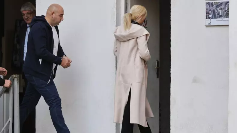 Laura Vicol și Vladimir Cirobă intră la ÎCCJ, sursă foto_ Vlad Chirea