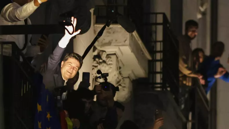 Nicușor Dan sărbătorește victoria în alegerile prezidențiale din România Foto: Vlad Chirea