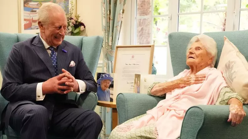 Ethel Caterham, cea mai bătrână femeie din lume, si regele Charles, septembrie 2025