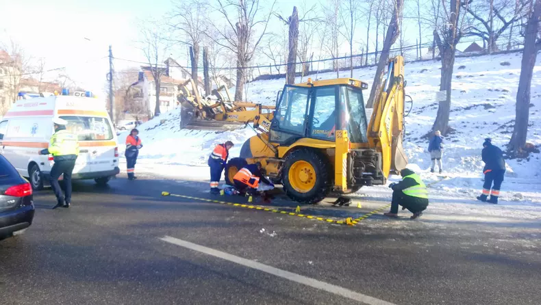 O bătrână a murit, după ce a fost lovită de un utilaj de deszăpezire în Curtea de Argeș (2)