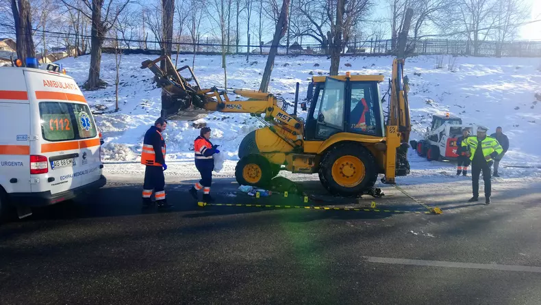 O bătrână a murit, după ce a fost lovită de un utilaj de deszăpezire în Curtea de Argeș (3)