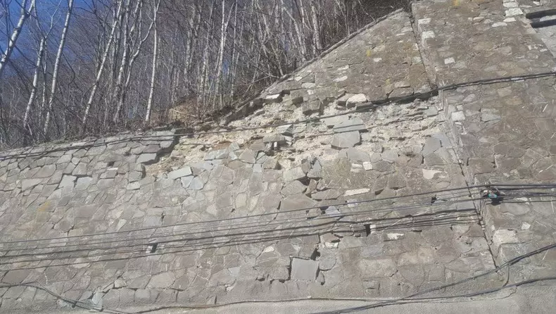 pietre-zid protectie busteni2