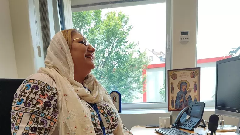 diana-sosoaca-si-icoana-foto-radu-eremia