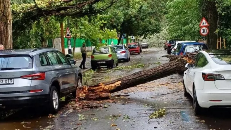 Furtună violentă în București. Foto Facebook Meteoplus