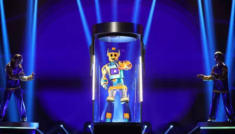 cine-este-robotul-de-la-masked-singer-romania-5