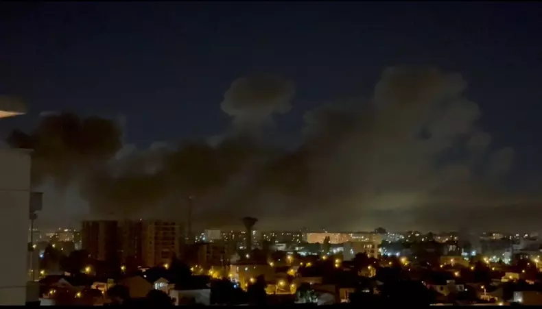 Oamenii din sectorul 2, sfătuiți să închidă ferestrele. Foto Facebook Meteoplus