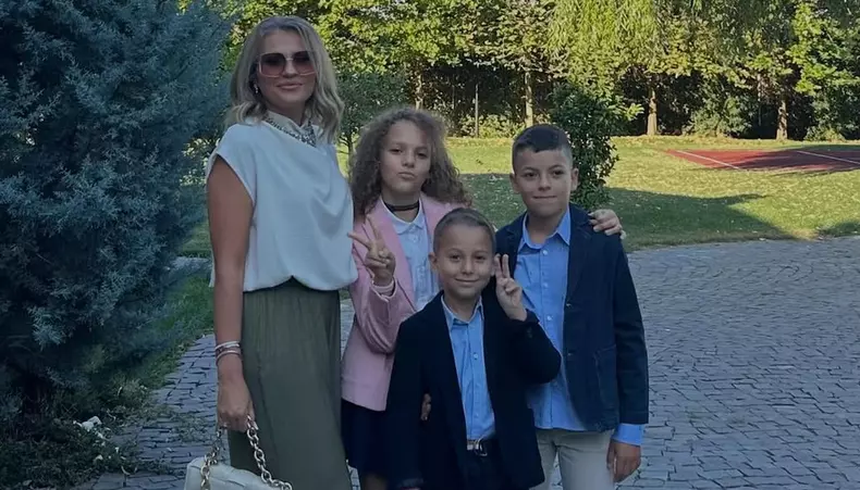 mirela vaida si cei trei copii