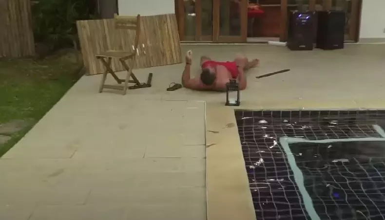 rey-a-cazut-de-la-balcon-insula-iubirii-3