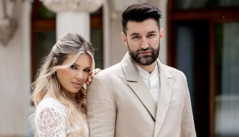 smiley si gina pistol