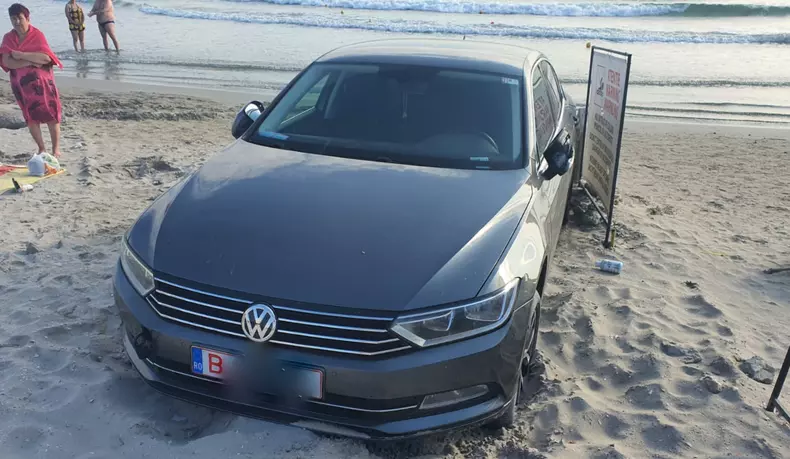 masina pe plaja f nr