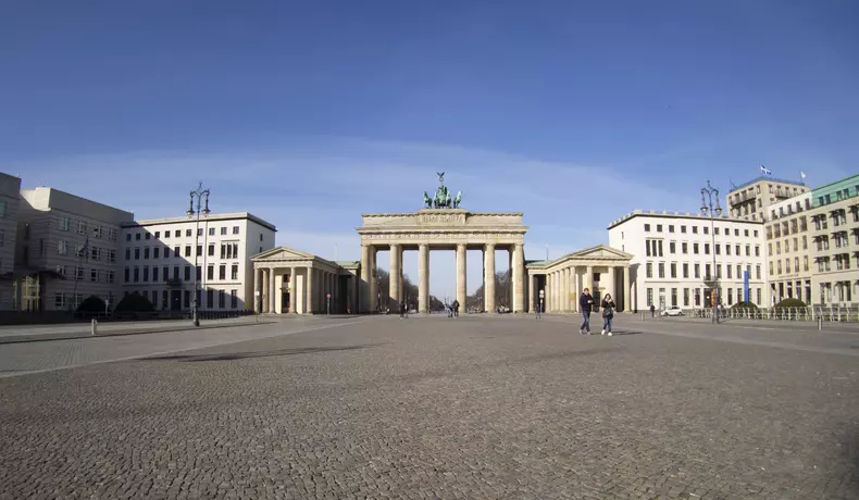 Berlin, Piața Pariser și Poarta Brandenburg