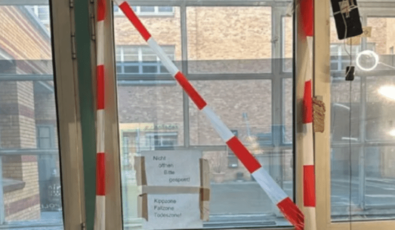 Fereasta nu poate fi deschisă deoarece se poate prăbuși