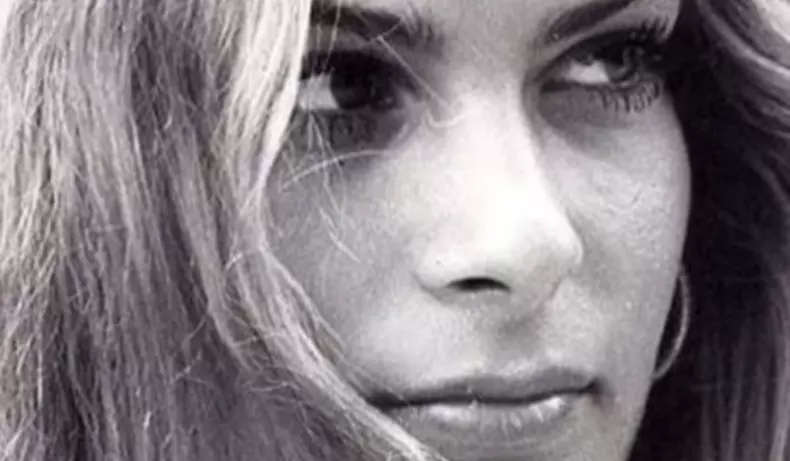 ana-saso-tinerete-alb-negru