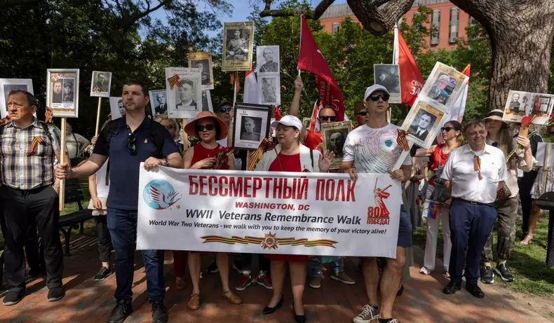 Activiști ruși participă la marșul „Regimentul Nemuritorilor” pentru comemorarea a 80 de ani de la sfârșitul Marelui Război Patriotic. (1)