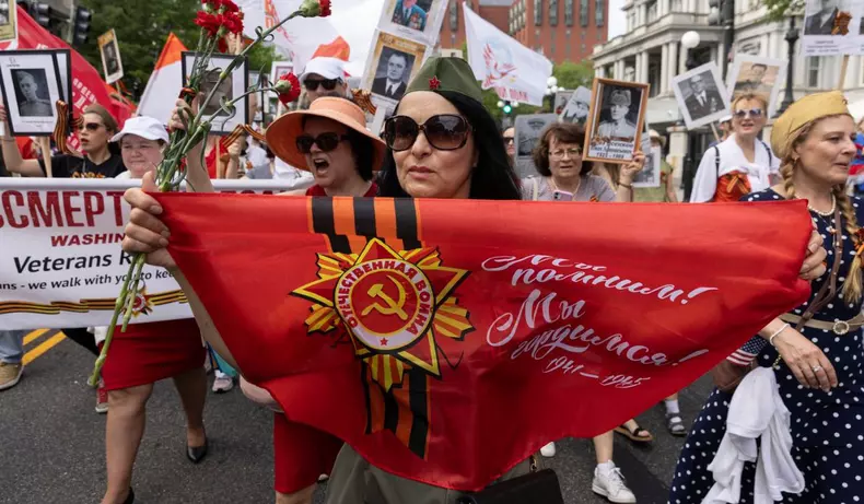 Activiști ruși participă la marșul „Regimentul Nemuritorilor” pentru comemorarea a 80 de ani de la sfârșitul Marelui Război Patriotic. (2)