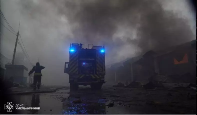 Pompierii ucraineni intervin după un atac aerian. Imagine cu caracter ilustrativ Foto: Serviciul Național de Situații de Urgență al Ucraine