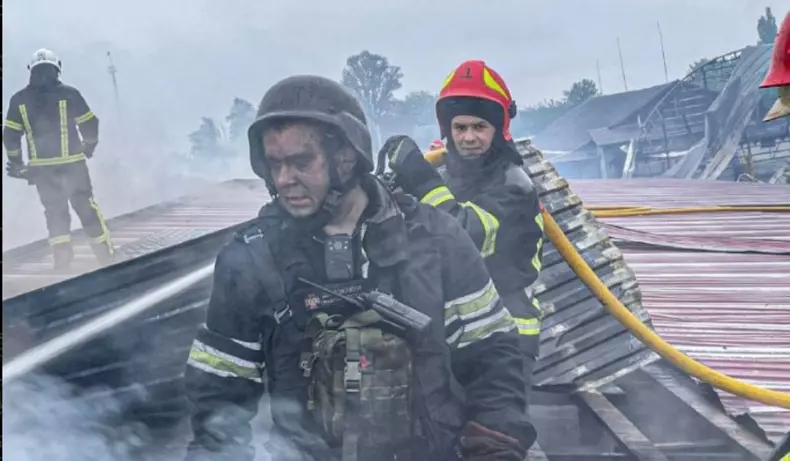 Atacuri masive în Ucraina, pentru a treia noapte la rând